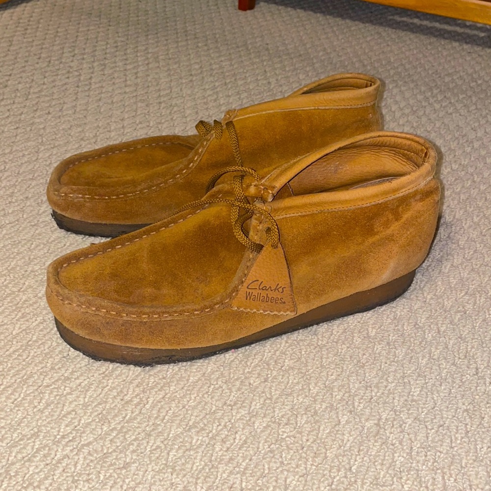 Brown cola suede size 10.5 Clark’s Wallabees